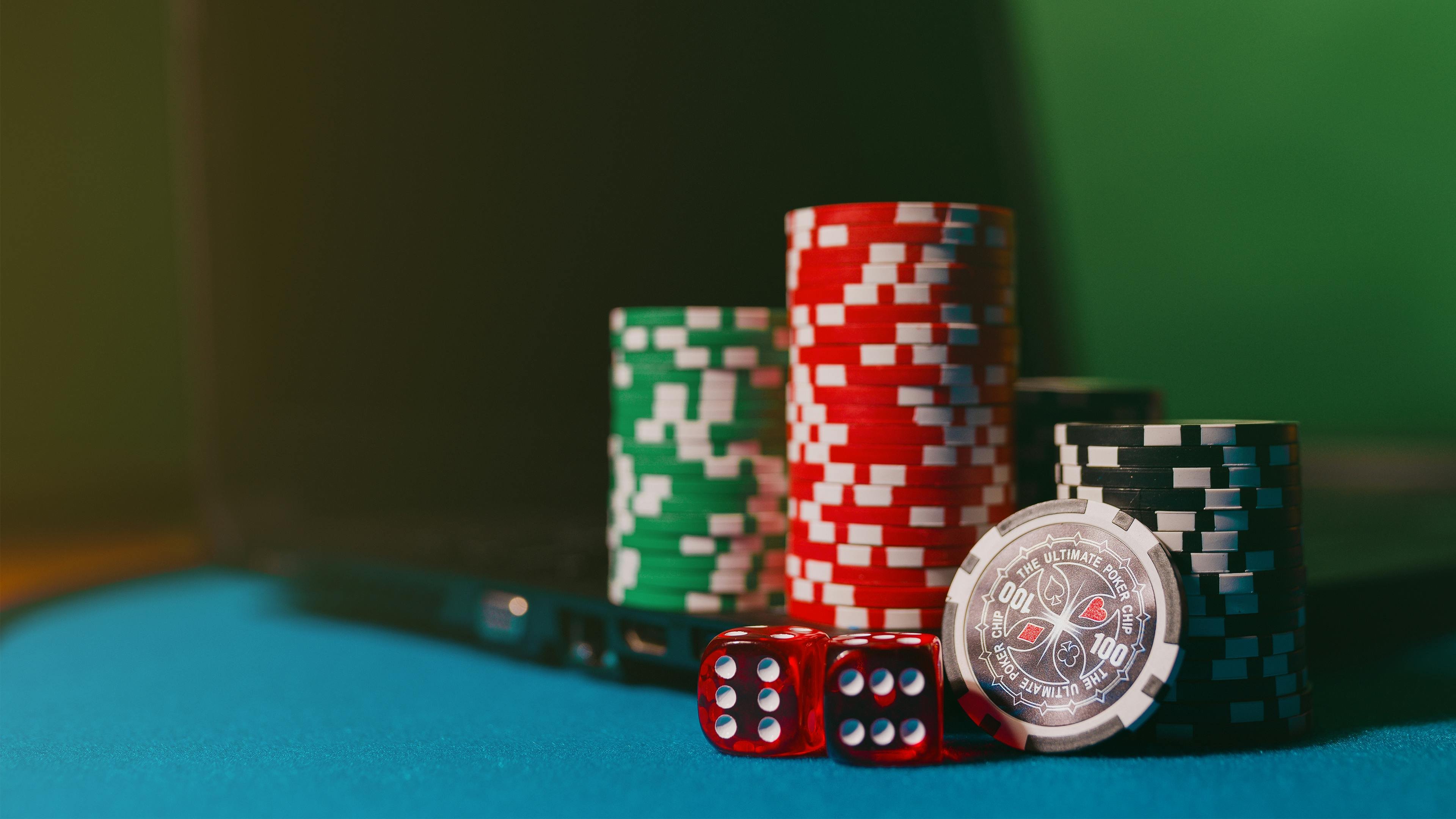Dream Catcher wheel interface showing numbered segments and live dealer on bandarjaya slot